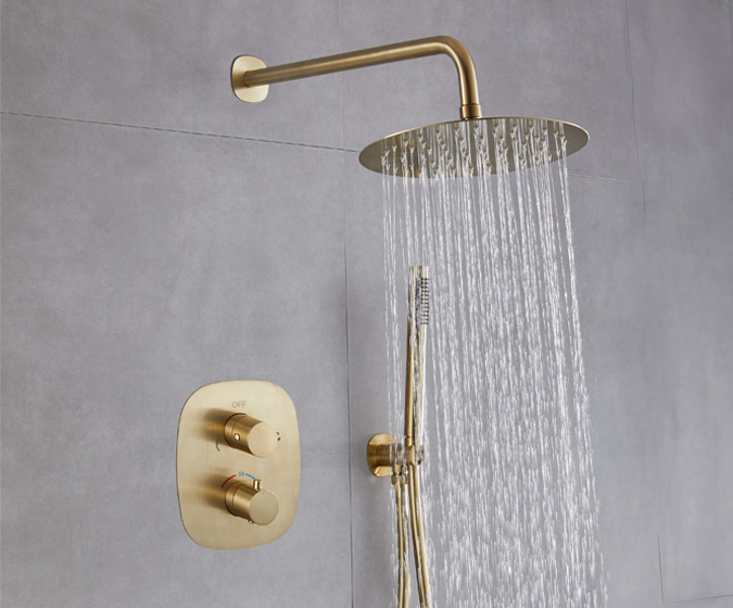 colonne de douche encastrée pour un design épuré dans la salle de bain 